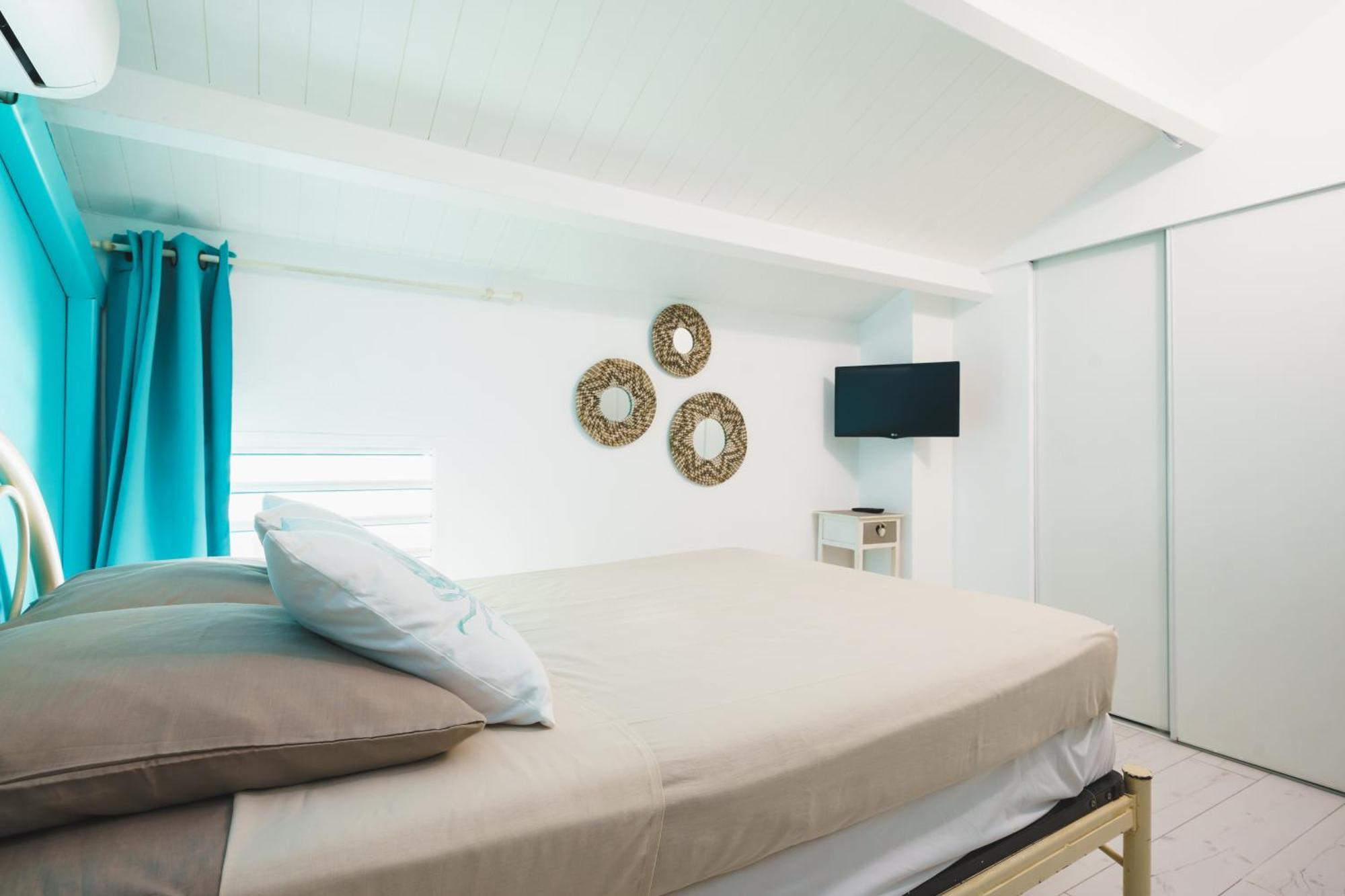 Le Touloublue - Tres Bel Appartement Face A La Mer Sainte-Anne  Exteriör bild